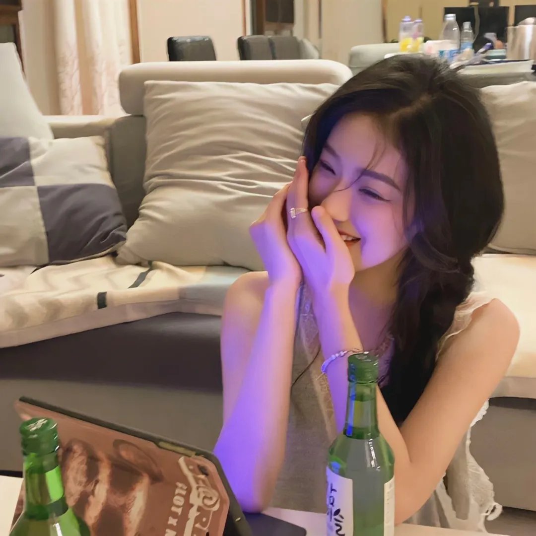 9顶假发的女孩